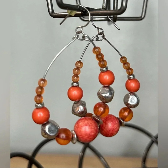 Lot of 6 hoop pierced earrings various styles and colors - Picture 6 of 7